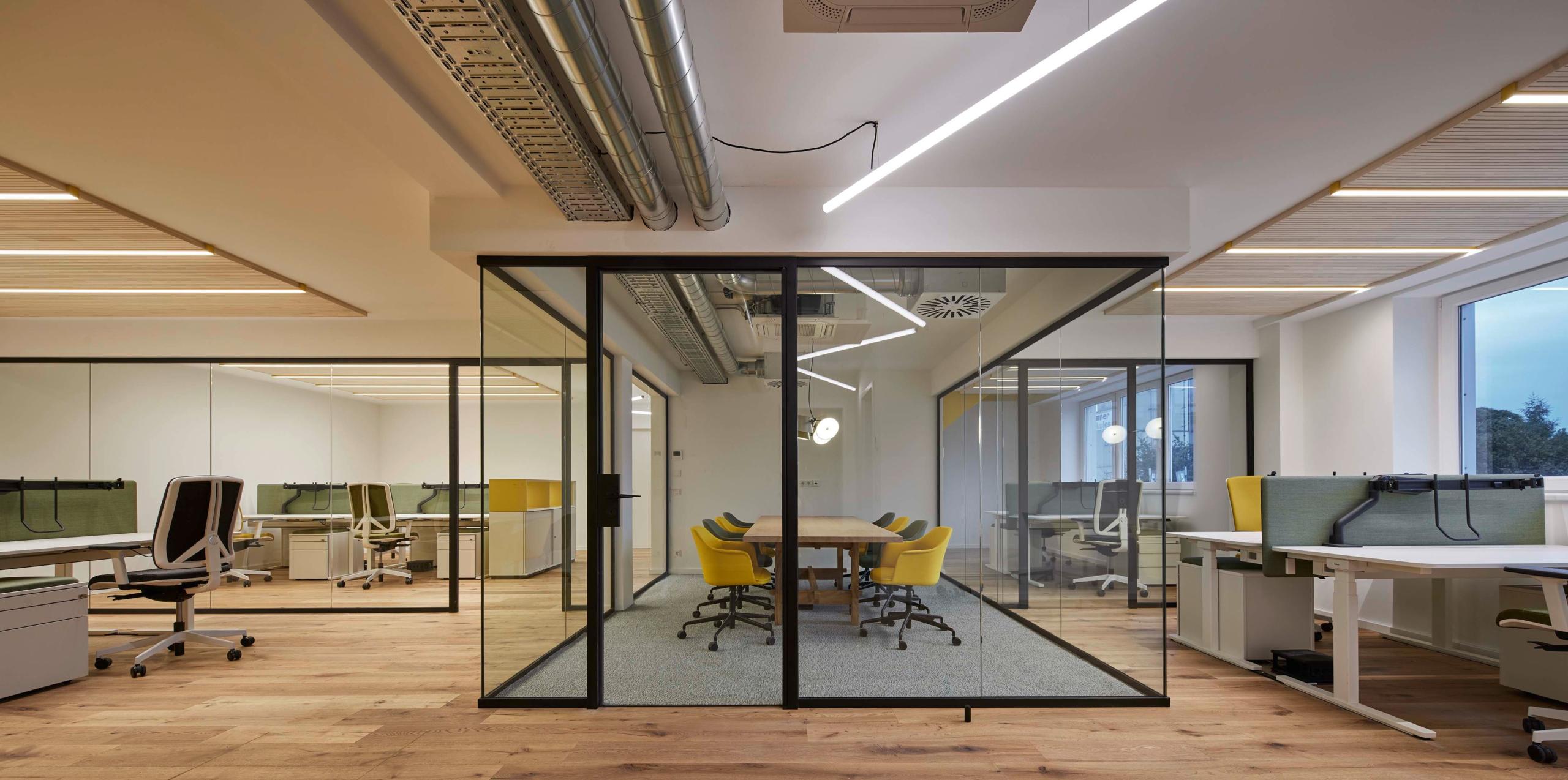 Modernes Open-Space-Büro von freiraum.